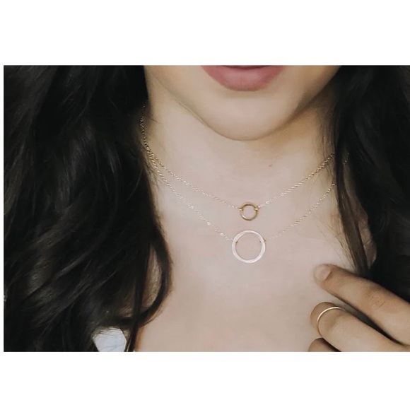 Kinsley Armelle Goddess Collection Honey Necklace Gold Tone 14” - Picture 3 of 3